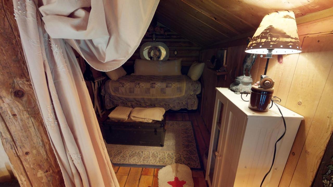 Cabin By The Creek With High Speed Wifi Red River Zewnętrze zdjęcie